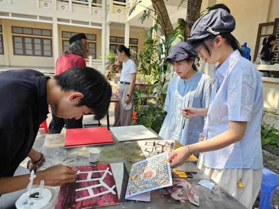 Students participated in a lacquer art creation competition